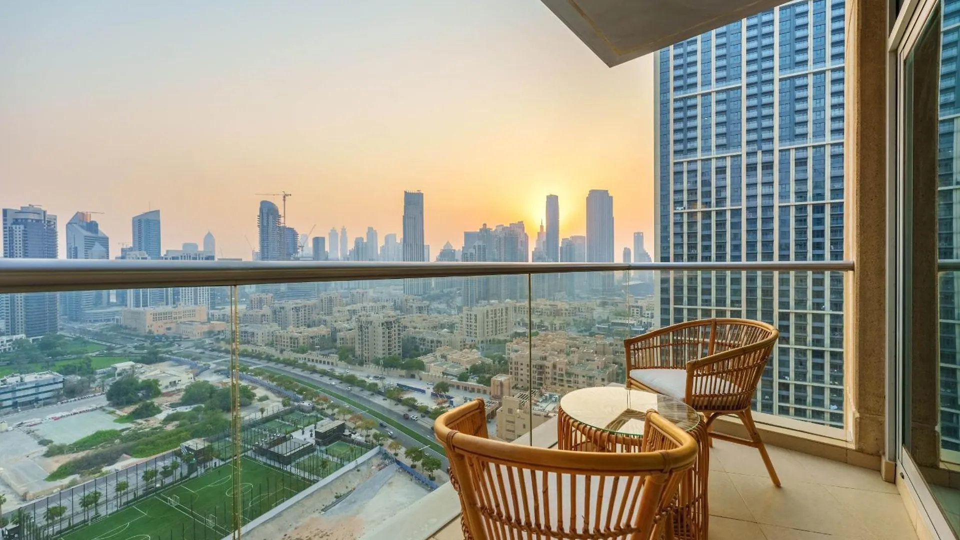 Burj Views East, Downtown Dubai - Mint Stay Apartment